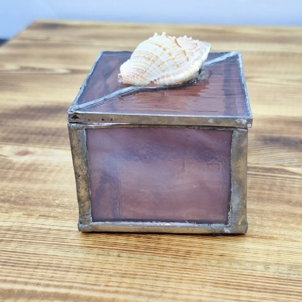 Vtg Mounted Sea Shell Purple Amethyst Glass Trinket‎ Box 2.5 X 2
